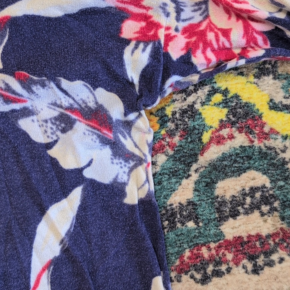Gap Scoop Neck Long Sleeve Tee Red White Blue Floral Pattern XS - Picture 4 of 5